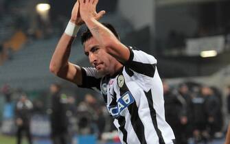 The midfielder of as Udinese, Chile's Mauricio Isla, celebrates after a network of 2 to 0, during the match in Serie A, Udinese - Roma, November 25, 2011 Today, Friuli stadium in Udine.ANSA/ALBERTO LANCIA                          