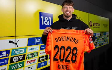 Il Dortmund premia Kobel: rinnovo fino al 2028