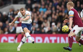 LONDON, ENGLAND - DECEMBER 07: Harry Kane of Tottenham Hotspur scores his team's first goal during the Premier League match between Tottenham Hotspur and Burnley FC at Tottenham Hotspur Stadium on December 07, 2019 in London, United Kingdom. (Photo by Shaun Botterill/Getty Images)