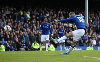 LIVERPOOL, ENGLAND - OCTOBER 19: Gylfi Sigurdsson of Everton scores his team's second goal during the Premier League match between Everton FC and West Ham United at Goodison Park on October 19, 2019 in Liverpool, United Kingdom. (Photo by Jan Kruger/Getty Images)