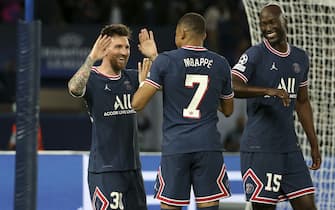 firo: 19.10.2021, football, UEFA Champions League, CL, CHL, season 2021/2022, group stage, PSG, Paris Saint Germain - RB Red Bull Leipzig 3: 2 Lionel Messi of PSG celebrates his second goal with Kylian Mbappe, Danilo Pereira Our terms and conditions apply, which can be viewed at www.firosportphoto.de, ONLY FOR USE IN GERMANY !!!!!! Photo: DPPI, copyright by firo sportphoto: Coesfelder Str. 207 D-48249 Dvºlmen www.firosportphoto.de mail@firosportphoto.de Account details: (V olksbank B ochum - W itten) IBAN: DE68430601290341117100 BIC: GENODEM1BOC Tel: ¬