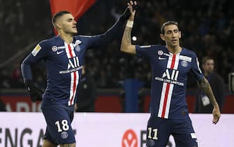 PARIS, FRANCE - JANUARY 8:  Mauro Icardi of PSG celebrates his goal with Angel Di Maria during the French League Cup (Coupe de la Ligue) quarter final between Paris Saint-Germain (PSG) and AS Saint-Etienne (ASSE) at Parc des Princes on January 8, 2020 in Paris, France. (Photo by Jean Catuffe/Getty Images)