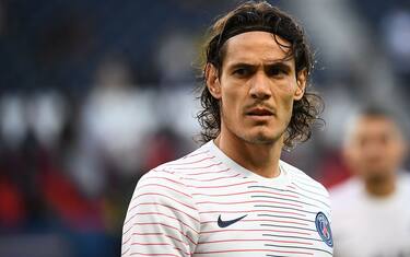 Paris Saint-Germain's Uruguayan forward Edinson Cavani looks on as he takes part in a training session prior to the French L1 football match between Paris Saint-Germain (PSG) and Nimes Olympique on August 11, 2019 at the Parc des Princes stadium in Paris. (Photo by FRANCK FIFE / AFP)        (Photo credit should read FRANCK FIFE/AFP via Getty Images)