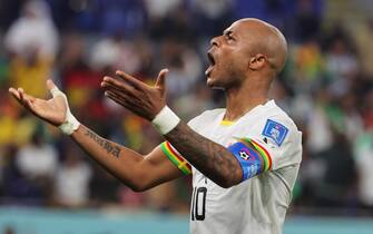 epa10325590 Andre Ayew celebrates scoring the 1-1 goal during the FIFA World Cup 2022 group H soccer match between Portugal and Ghana at Stadium 947 in Doha, Qatar, 24 November 2022.  EPA/Abir Sultan