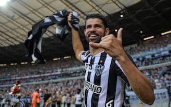 BELO HORIZONTE, BRAZIL - NOVEMBER 28: Diego Costa of Atletico MG celebrates after winning a match between Atletico MG and Fluminense as part of Brasileirao 2021 at Mineirao Stadium on November 28, 2021 in Belo Horizonte, Brazil. (Photo by Pedro Vilela/Getty Images)