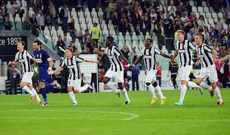 Juventus' goalkeeper Gianluigi Buffon (2nd-L) celebrates with teammates after winning their serie A match against Chievo Verona at the Stadio delle Alpi in Turin, on September 22, 2012. AFP PHOTO / OLIVIER MORIN        (Photo credit should read OLIVIER MORIN/AFP/GettyImages)