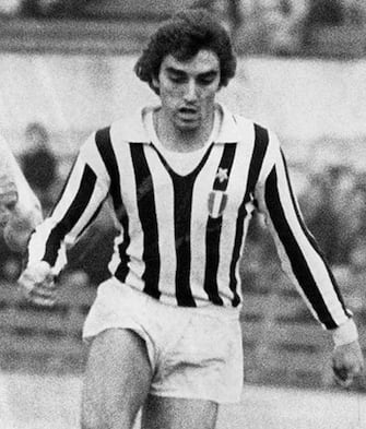 Anni '70Archivio StoricoFerdinando Viola – detto Fernando – (Torrazza Piemonte, 14 marzo 1951 – Roma, 5 febbraio 2001) è stato un calciatore italiano, di ruolo centrocampista.Nella foto: Ferdinando Viola con la maglia della Juventus