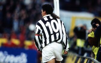 MILAN, ITALY : Juventus player Roberto Baggio during Milan - Juventus  on April 01, 1995 in Milan, Italy. (Photo by Juventus FC - Archive/Juventus FC via Getty Images)