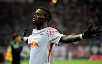 epa06436557 Leipzig's Bruma celebrates after scoring the 3-1 lead during the German Bundesliga soccer match between RB Leipzig and FC Schalke 04 in Leipzig, Germany, 13 January 2018.  EPA/CLEMENS BILAN EMBARGO CONDITIONS - ATTENTION: Due to the accreditation guidelines, the DFL only permits the publication and utilisation of up to 15 pictures per match on the internet and in online media during the match.