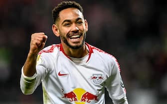 epa07348229 Leipzig's Matheus Cunha celebrates his goal with his team mates during the German DFB Cup round of 16 match between RB Leipzig and VfL Wolfsburg, in Leipzig, Germany, 06  February 2019.  EPA/FILIP SINGER CONDITIONS - ATTENTION: The DFB regulations prohibit any use of photographs as image sequences and/or quasi-video