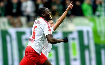 epa07503742 Leipzig's Kevin Kampl (R) and Leipzig's Ibrahima Konate celebrate after score during the German Bundesliga soccer match between RB Leipzig and VfL Wolfsburg in Leipzig, Germany, 13 April 2019.  EPA/FILIP SINGER CONDITIONS - ATTENTION: The DFL regulations prohibit any use of photographs as image sequences and/or quasi-video.