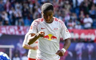 epa06712846 Leipzig's Ademola Lookman celebrates scoring during the German Bundesliga soccer match between RB Leipzig and VfL Wolfsburg in Leipzig, Germany, 05 May 2018.  EPA/FILIP SINGER EMBARGO CONDITIONS - ATTENTION: Due to the accreditation guidelines, the DFL only permits the publication and utilisation of up to 15 pictures per match on the internet and in online media during the match.