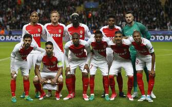 epa05942630 AS Monaco players pose for the group photo prior the UEFA Champions League semi final, first leg soccer match between AS Monaco and Juventus at Stade Louis II in Monaco, 03 May 2017.  EPA/GUILLAUME HORCAJUELO