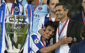 GELSENKIRCHEN, GERMANY - MAY 26:  Nuno Valente of FC Porto hugs his manager Jose Dos Santos Mourinho after winning the Champions League during the UEFA Champions League Final match between AS Monaco and FC Porto at the AufSchake Arena on May 26, 2004 in Gelsenkirchen, Germany.  (Photo by Alex Livesey/Getty Images)