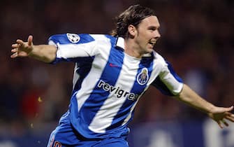 LYON, France:  Porto's Portuguese midfielder Maniche jubilates after scoring the second goal during their Champions League quarter-final second leg football match against FC Porto, 07 April 2004 at the Gerland Stadium in Lyon.  AFP PHOTO FRANCK FIFE  (Photo credit should read FRANCK FIFE/AFP via Getty Images)