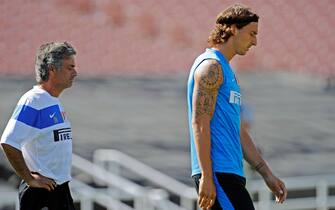 PASADENA, CA - JULY 20:  Zlatan Ibrahimovic (R) striker of Inter Milan walks away after talking with coach, Jose Mourinho talk as they watch team practice at the Rose Bowl stadium on July 20, 2009 in Pasadena, California.  (Photo by Kevork Djansezian/Getty Images)