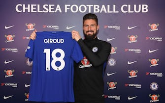 COBHAM, ENGLAND - JANUARY 31: Olivier Giroud of Chelsea holds his new shirt at Chelsea Training Ground on January 31, 2018 in Cobham, England. (Photo by Darren Walsh/Chelsea FC via Getty Images)