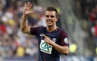 epa06720299 Paris Saint Germain's Giovani Lo Celso reacts after scores during the French Cup final between Les Herbiers Vendee and Paris Saint-Germain (PSG) at the Stade de France in Saint-Denis, outside Paris, France, 08 May 2018.  EPA/CHRISTOPHE PETIT TESSON