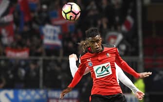 Rennes' French forward Adama Diakhaby (R) heads the ball during the French cup football match Rennes vs PSG on February 1, 2017 at Roahzon Park stadium in Rennes, western France.  / AFP / DAMIEN MEYER        (Photo credit should read DAMIEN MEYER/AFP via Getty Images)