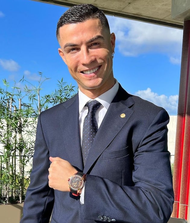 Cristiano Ronaldo all'Al Nassr cosa potrebbe comprare col suo nuovo stipendio Sky Sport Cristiano Ronaldo all'Al Nassr cosa potrebbe comprare col suo nuovo stipendio Sky Sport