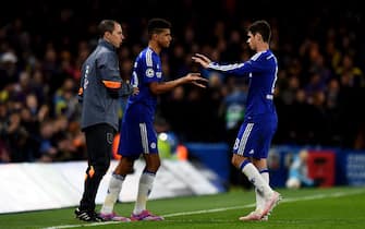 LONDON, ENGLAND - OCTOBER 21:  Dominic Solanke of Chelsea (L) comes on as a second half substitute for Oscar of Chelsea during the UEFA Champions League Group G match between Chelsea FC and NK Maribor at Stamford Bridge on October 21, 2014 in London, United Kingdom.  (Photo by Shaun Botterill/Getty Images)