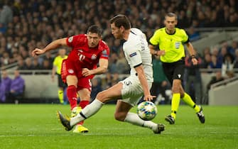 LONDON, ENGLAND - OCTOBER 01: Robert Lewandowski scores his first and Bayern Munich's second goal during the UEFA Champions League group B match between Tottenham Hotspur and Bayern Munchen at Tottenham Hotspur Stadium on October 01, 2019 in London, United Kingdom. (Photo by Visionhaus)