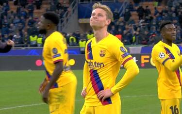 Ajax eliminato, De Jong non la prende bene. VIDEO