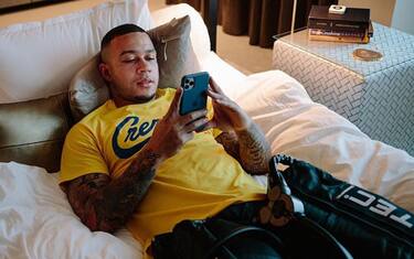 Lione, Depay operato a Roma: 4 mesi di stop