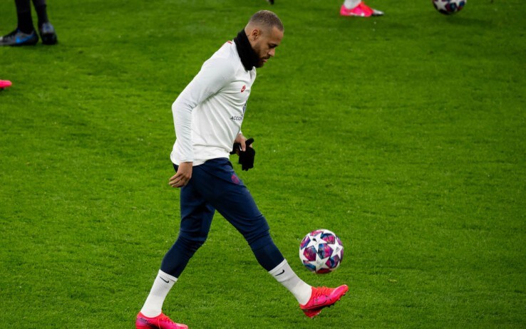 Neymar durante l'allenamento alla vigilia della sfida contro il Borussia Dortmund