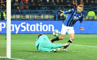 Atalanta's Belgian defender Timothy Castagne scores a goal awarded after a VAR review during the UEFA Champions League group C football match between FC Shakhtar Donetsk and Atalanta BC at the Metallist stadium in Kharkiv on December 11, 2019. (Photo by Sergei SUPINSKY / AFP) (Photo by SERGEI SUPINSKY/AFP via Getty Images)