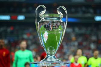 ISTANBUL, TURKEY - AUGUST 14:   General View of the UEFA Champions League trophy prior to the UEFA Super Cup match between Liverpool and Chelsea at Vodafone Park on August 14, 2019 in Istanbul, Turkey. (Photo by Chris Brunskill/Fantasista/Getty Images)