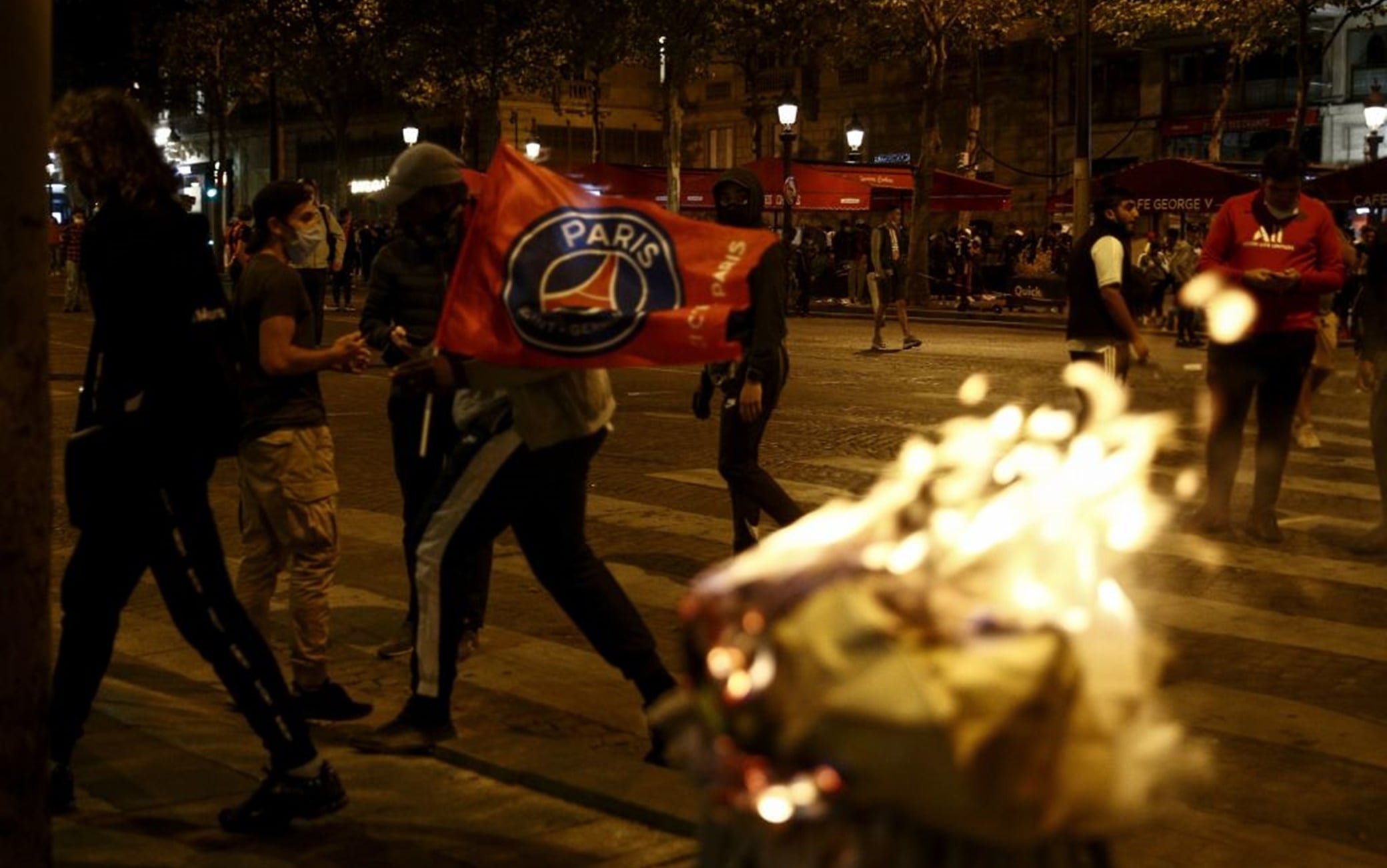 Psg Bayern Monaco Scontri A Parigi Tra I Tifosi Francesi E La Polizia Dopo La Finale Di Champions Sky Sport