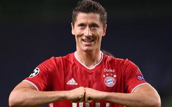 PORTUGAL SOCCER UEFA CHAMPIONS LEAGUE epa08613572 Robert Lewandowski of Bayern Munich celebrates scoring the 3-0 lead during the UEFA Champions League semi final match between Olympique Lyon and Bayern Munich in Lisbon, Portugal, 19 August 2020. EPA/Franck Fife / POOL