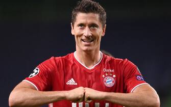 epa08613572 Robert Lewandowski of Bayern Munich  celebrates scoring the 3-0 lead during the UEFA Champions League semi final match between Olympique Lyon and Bayern Munich in Lisbon, Portugal, 19 August 2020.  EPA/Franck Fife / POOL