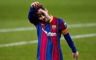 epa08805271 FC Barcelona's striker Lionel Messi reacts during the Spanish LaLiga soccer match between FC Barcelona and Real Betis held at Camp Nou stadium in Barcelona, Spain, 07 November 2020.  EPA/Alejandro Garcia