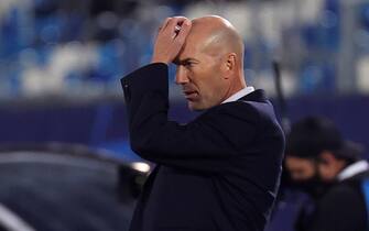 SPAIN SOCCER UEFA CHAMPIONS LEAGUE epa08762795 Real Madrid's head coach Zinedine Zidane reacts during the UEFA Champions League group B soccer match between Real Madrid and Shakhtar Donetsk at Alfredo Di Stefano stadium in Madrid, Spain, 21 October 2020. EPA/JUANJO MARTIN