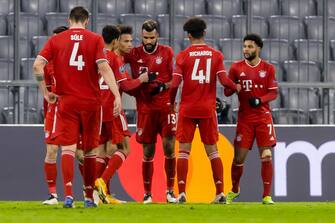 MUNICH, GERMANY - DECEMBER 09: (BILD ZEITUNG OUT) Eric Maxim Choupo-Moting of Bayern Muenchen celebrates after scoring his team's second goal with teammates during the UEFA Champions League Group A stage match between FC Bayern Muenchen and Lokomotiv Moskva at Allianz Arena on December 9, 2020 in Munich, Germany. (Photo by Roland Krivec/DeFodi Images via Getty Images)