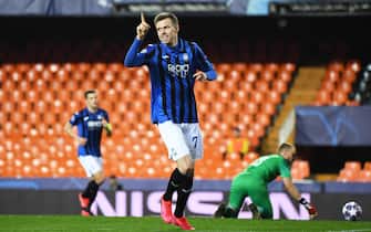 epa08284695 A handout image provided by UEFA shows Josip Ilicic of Atalanta celebrating a goal during the UEFA Champions League round of 16 second leg match between Valencia CF and Atalanta BC at Estadio Mestalla in Valencia, Spain, 10 March 2020. The match takes place behind closed doors due to the coronavirus (COVID-19) outbreak.  EPA/UEFA / HO **SHUTTERSTOCK OUT** HANDOUT NO SALES/NO ARCHIVES