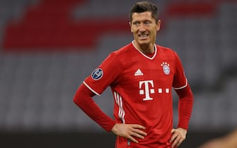 epa08763707 Robert Lewandowski of FC Bayern Munich reacts during the UEFA Champions League Group A stage match between FC Bayern Munich and Atletico Madrid at Allianz Arena in Munich, Germany, 21 October 2020.  EPA/Alexander Hassenstein / POOL