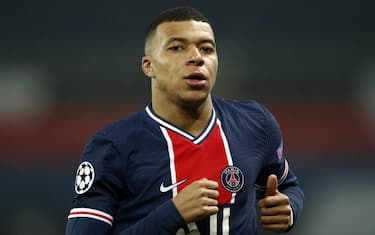 epa09066514 Paris Saint Germain's Kylian Mbappe reacts during the UEFA Champions League round of 16 second leg soccer match between PSG and FC Barcelona at the Parc des Princes stadium in Paris, France, 10 March 2021.  EPA/YOAN VALAT