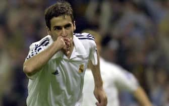 MD49 - 20020501 - MADRID, SPAIN : Real Madrid's Raul Gonzalez kisses his ring in celebration after scoring against FC Barcelona during their Champions League semifinal second leg match on Wednesday, 01 May 2002 at the Santiago Bernabeu stadium in Madrid.     EPA PHOTO       EFE/ALBERTO MARTIN/re mda