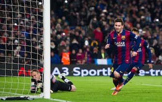 BARCELONA, SPAIN - JANUARY 21:  Lionel Messi celebrates after scoring his team's first goal during the Copa del Rey Quarter-Final First Leg match between FC Barcelona and Club Atletico de Madrid at Camp Nou on January 21, 2015 in Barcelona, Spain. (Photo by Alex Caparros/Getty Images)