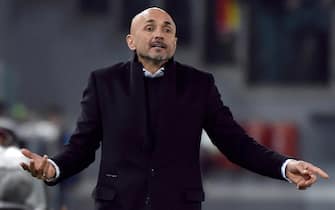 Roma's head coach Luciano Spalletti reacts during the UEFA Champions League Round of 16 first leg soccer match between AS Roma and Real Madrid CF at the Olimpico stadium in Rome, Italy, 17 February 2016.      ANSA/ETTORE FERRARI