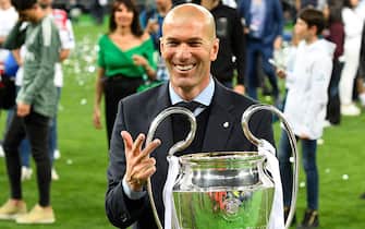 TOPSHOT - Real Madrid's French coach Zinedine Zidane poses with the trophy after winning  the UEFA Champions League final football match between Liverpool and Real Madrid at the Olympic Stadium in Kiev, Ukraine, on May 26, 2018. (Photo by GENYA SAVILOV / AFP)        (Photo credit should read GENYA SAVILOV/AFP via Getty Images)
