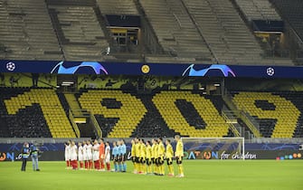Feature, the teams during the anthem, behind them empty tribuene with 1909 Football Champions League, round of 16 return match, Borussia Dortmund (DO) - FC Sevilla (SEV) 2: 2, on March 9th, 2021 in Dortmund / Germany. Ã‚ | usage worldwide