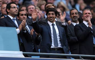 Il proprietario del Manchester City, lo sceicco di Abu Dhabi, Mansour bin Zayed al-Nahyan, durante la partita di Premiership contro il Liverpool in una immagine del 23 agosto 2010 a Manchester.ANSAROBIN PARKER