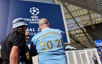 PORTO, PORTUGAL - MAY 29: A fan of Manchester City wearing a Champions 20-21 shirt outside the stadium ahead of the UEFA Champions League Final between Manchester City and Chelsea FC at Estadio do Dragao on May 29, 2021 in Porto, Portugal. (Photo by Matthew Ashton - AMA/Getty Images)