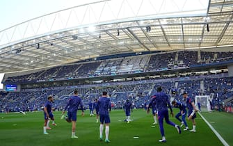 Chelsea players warm up ahead of the UEFA Champions League final football match between Manchester City and Chelsea at the Dragao stadium in Porto on May 29, 2021. (Photo by Manu Fernandez / POOL / AFP) (Photo by MANU FERNANDEZ/POOL/AFP via Getty Images)