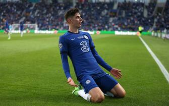 epa09235740 Kai Havertz of Chelsea celebrates after scoring the 1-0 lead during the UEFA Champions League final between Manchester City and Chelsea FC in Porto, Portugal, 29 May 2021.  EPA/Jose Coelho / POOL