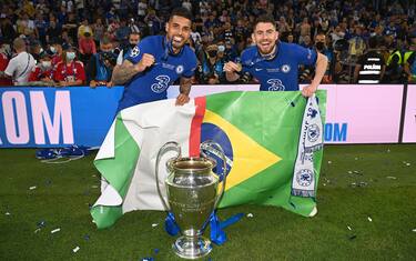 PORTO, PORTUGAL - MAY 29: Emerson Palmieri and Jorginho of Chelsea celebrates with the Champions League Trophy following their team's victory during the UEFA Champions League Final between Manchester City and Chelsea FC at Estadio do Dragao on May 29, 2021 in Porto, Portugal. (Photo by Darren Walsh/Chelsea FC via Getty Images)